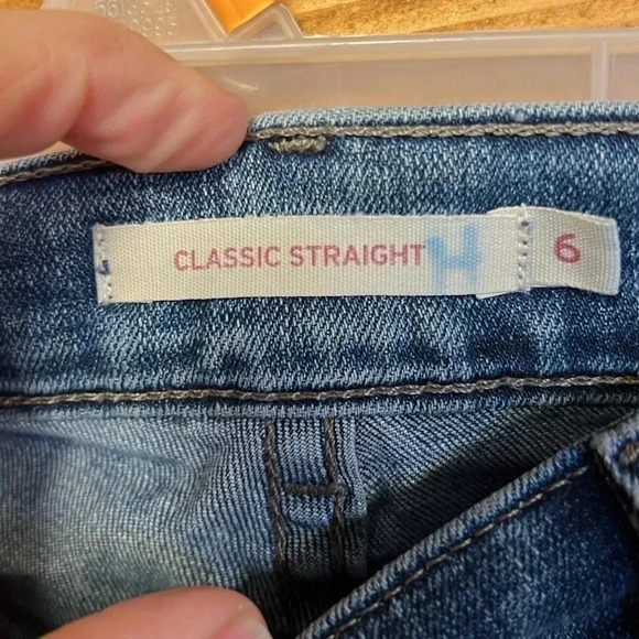 Womens Levis size 6 Classic Straight Distressed hole in right knee streetwear - Picture 4 of 11